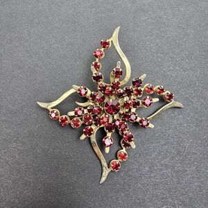 Vintage Red Rhinestone Brooch Pin Floral Swirl Gold Tone Cutout Retro Wavy MCM‎